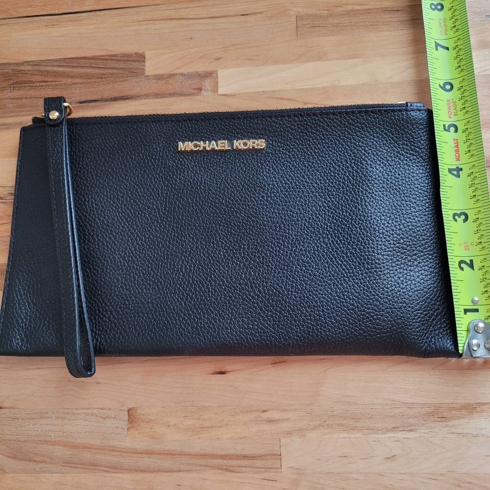 Michael Kors Black Pebbled Leather Clutch With Wrist Stap Or Wristlet - Picture 8 of 9